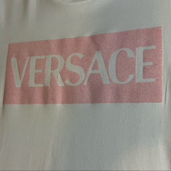 👚 WOMENS VERSACE SHIRT - BRAND NEW - NOT ONE FLAW 💯 AUTHENTIC ✅ - Picture 2 of 5